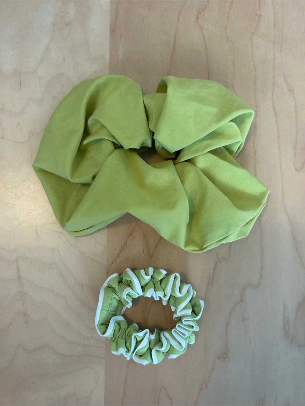 Lululemon Headbands, Scrunchies and claw clips Set in Lime and Teal
